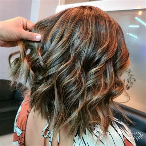 cabelo curto moreno iluminado|Morena iluminada em cabelo curto: 45 ideias para arrasar com。